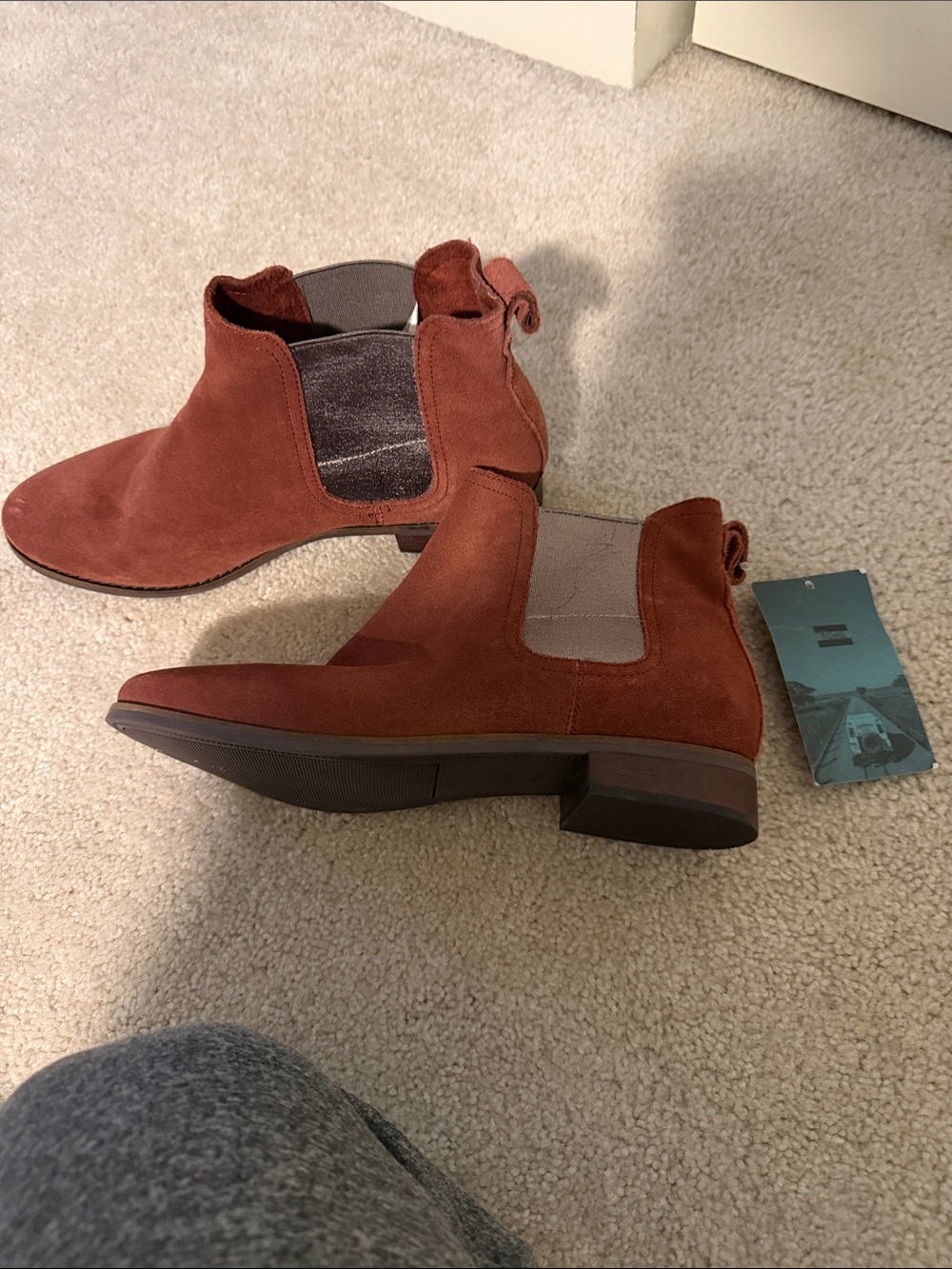 Toms rust brown suede Chelsea boot